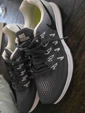 Nike Black and White Men's Athletic Trainers